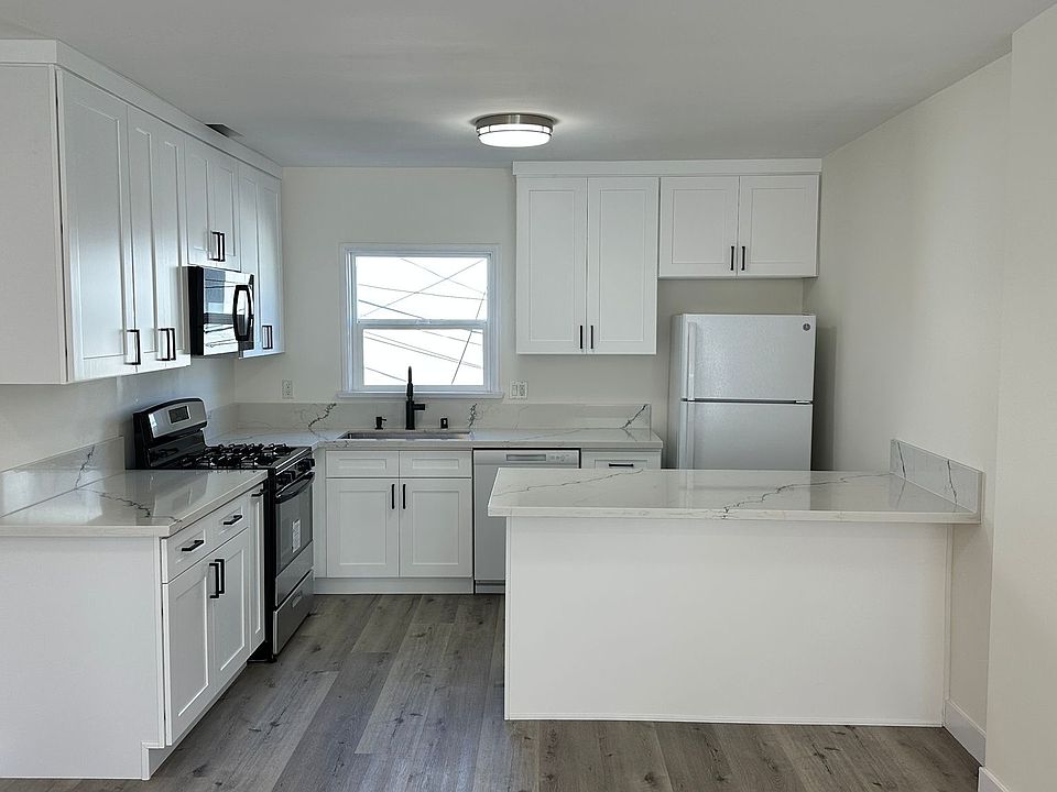 1st image of 2011 S Shenandoah St #6