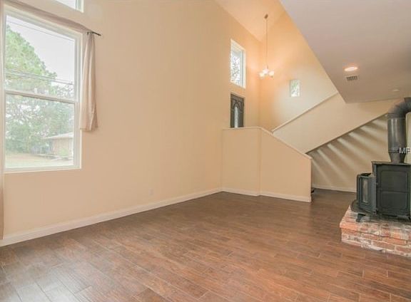 4th image of 213 Lake Shore Dr W