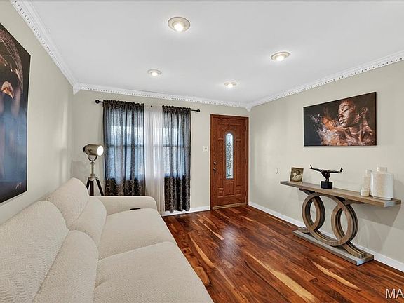 3rd image of 10749 Runningbrook Dr