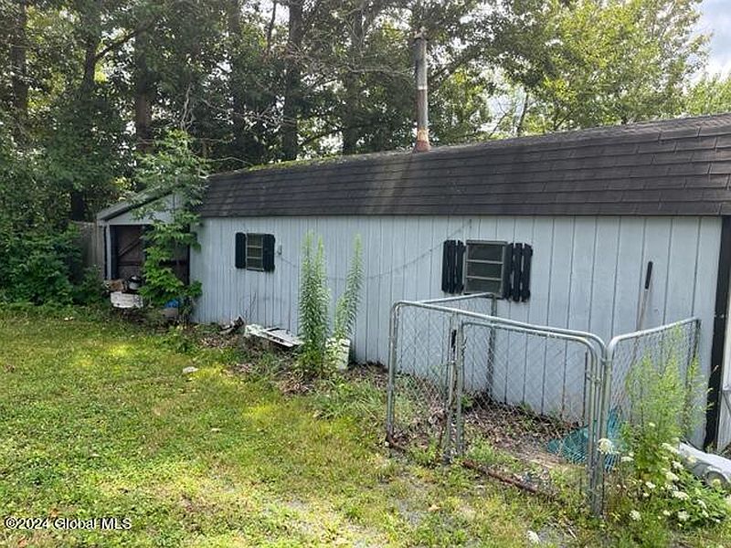 4th image of 345 Crommie Road