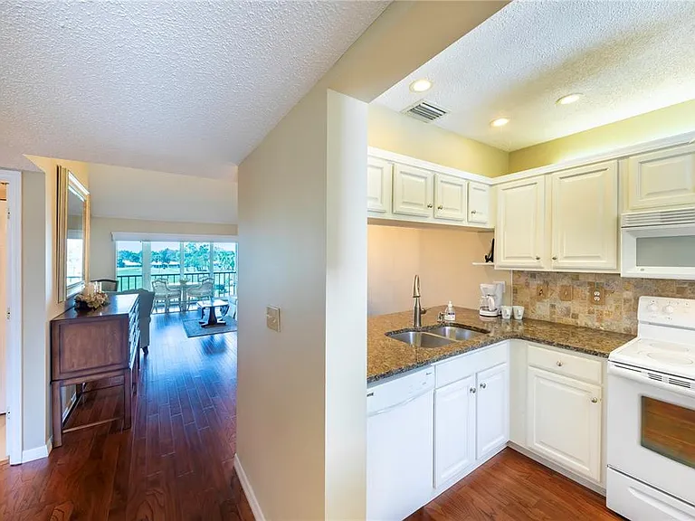 437 Cerromar Ln #525 — Photo 3