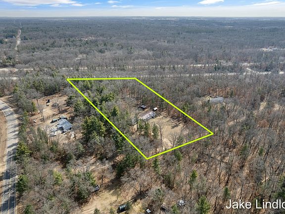 4th image of 7924 Powell Dr