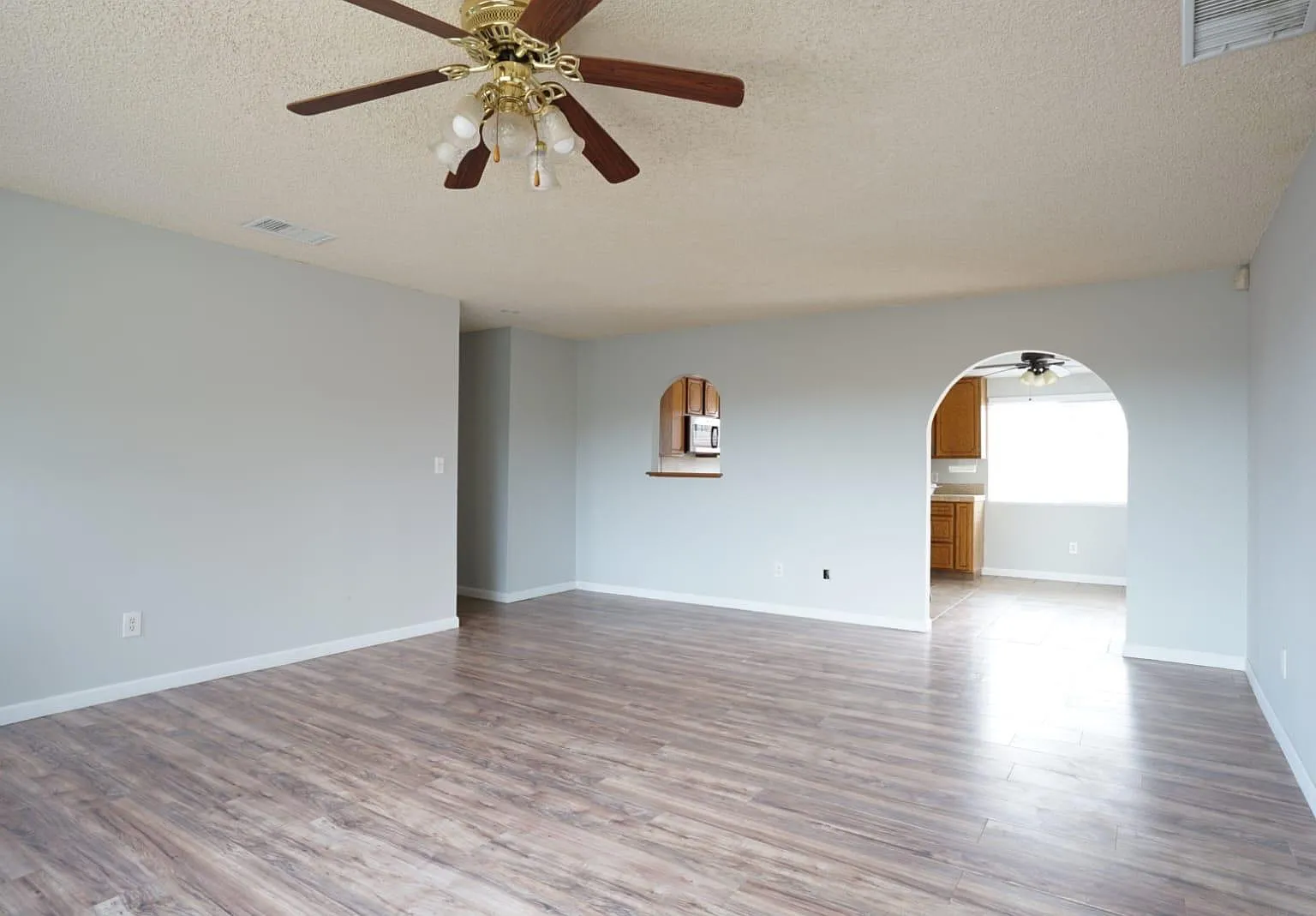 4 bed, 1312 sqft, $2,350 — Photo 2