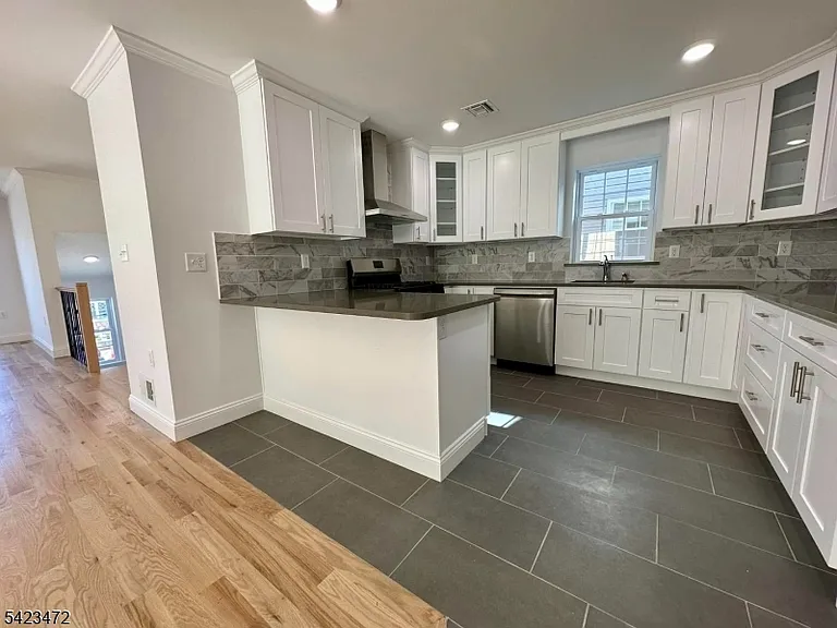 135 Court St — Photo 4