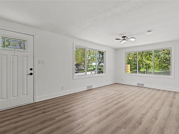 3rd image of 7327 Park Ave