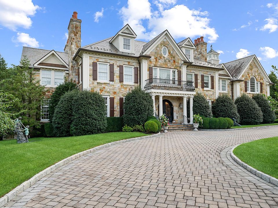 1st image of 7 Brook View Ln