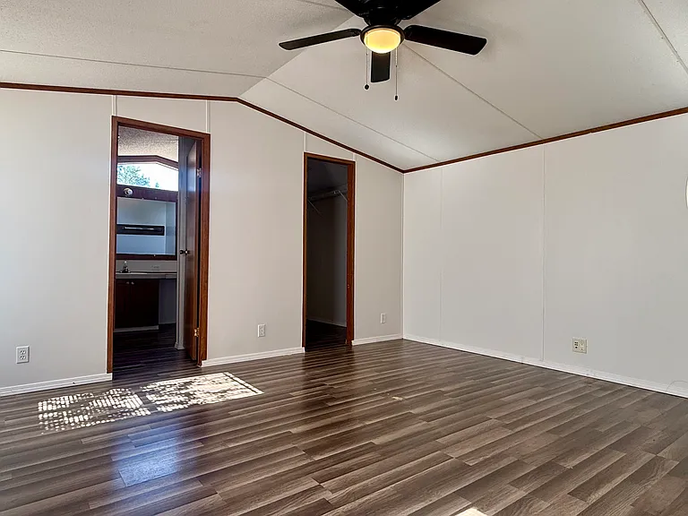 804 S Meredith Ave — Photo 6