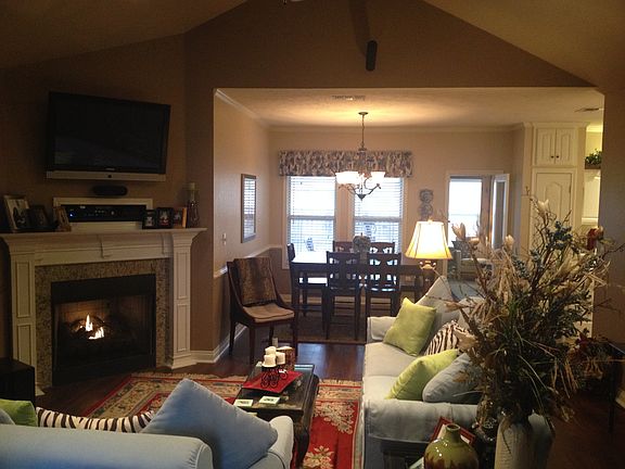 5th image of 902 Arnold Ln