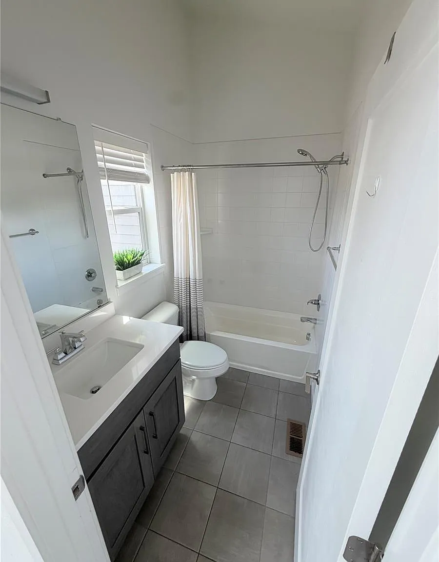 2 bed, 2.5 bath, 1273 sqft, $2,500 — Photo 2