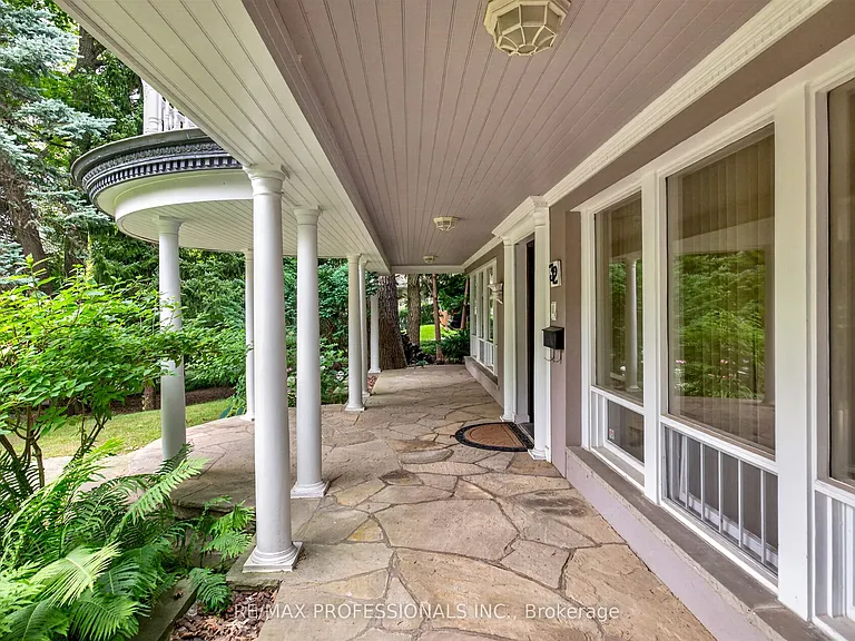 32 Edenbrook Hl — Photo 4