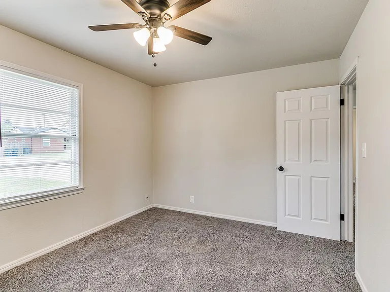 2221 Churchill Pl — Photo 10