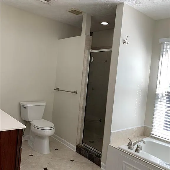 4536 Woodlawn Lake Dr — Photo 29