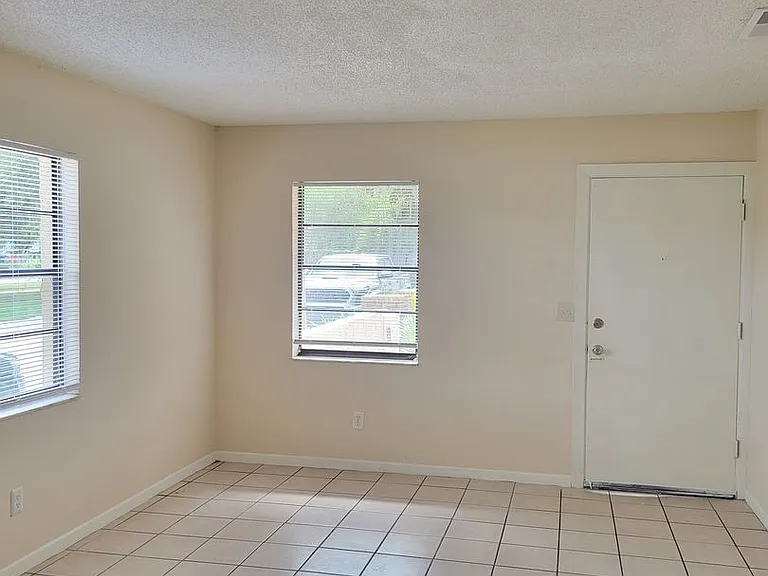 2101 Avenue G NW — Photo 3