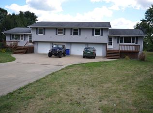 1758 Meadowlark Dr, Mogadore, OH 44260