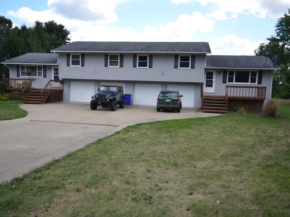 1758 Meadowlark Dr, Mogadore, OH 44260