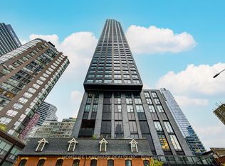 8 Wellesley St W #5611, Toronto, ON M4Y 0J5