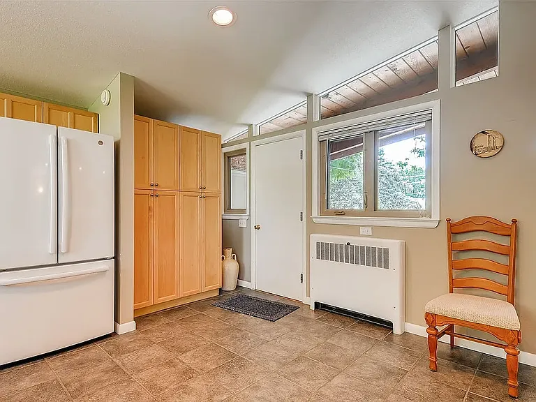 1375 Normandy Rd — Photo 6