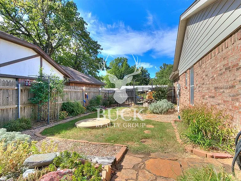 1628 Kavel Dr — Photo 30