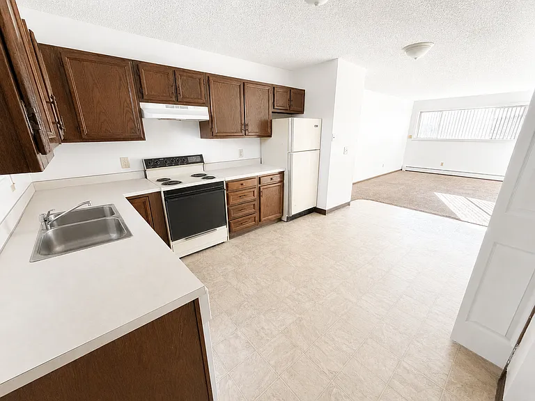 1651 Kelby Dr — Photo 2