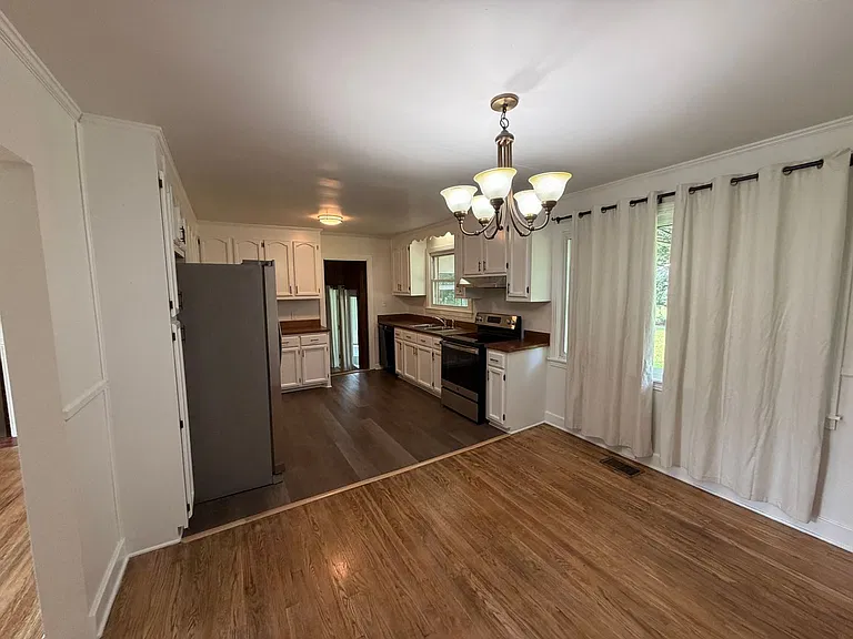 4953 Stillwood Dr — Photo 4