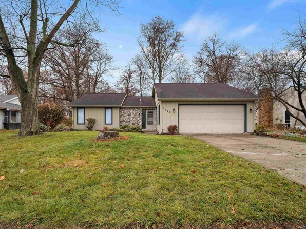 2103 Skyhawk Dr, Fort Wayne, IN 46815
