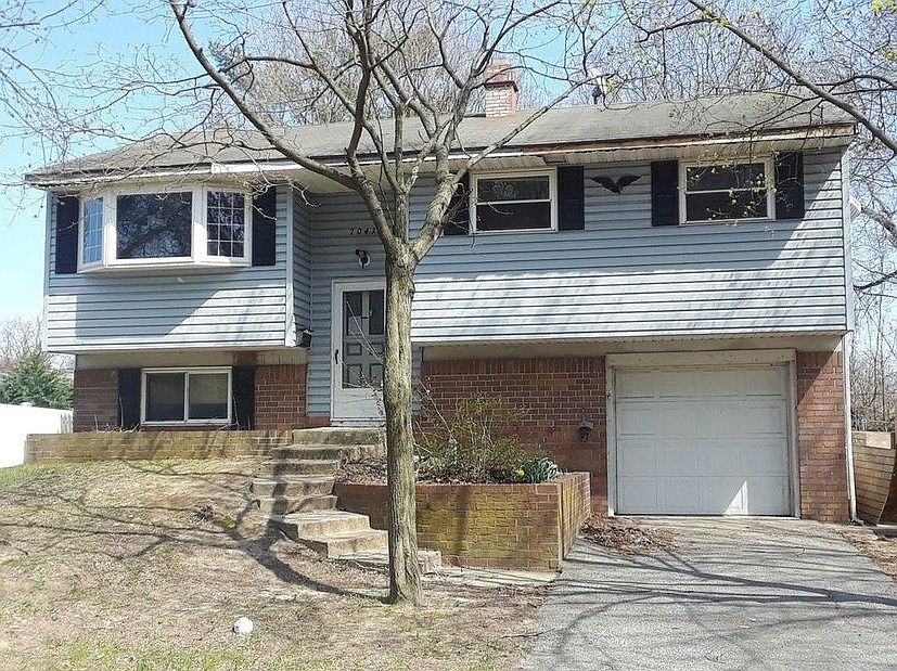1st image of 7043 Cresthaven Dr