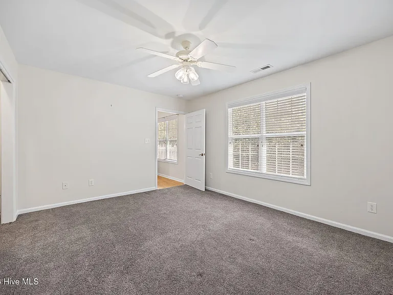 404 Jasmine N — Photo 22