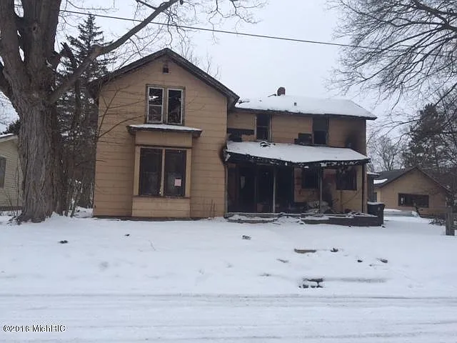 717 Finley Ave photo 1