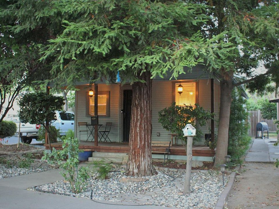 2nd image of 238 Johnson St