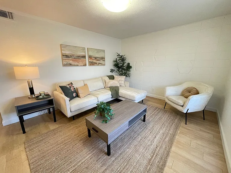 Penthouse — Photo 55