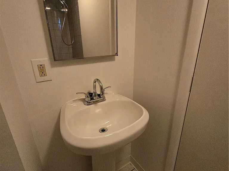 325 Outlook St — Photo 30
