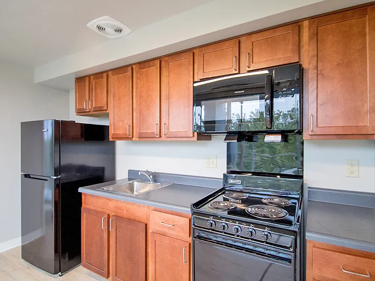 Skyline Apartments — Photo 13