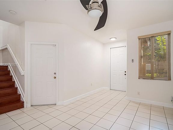 5th image of 1462 SE 25th Ave #0