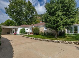 1817 Barnabee Rd, La Crosse, WI 54601