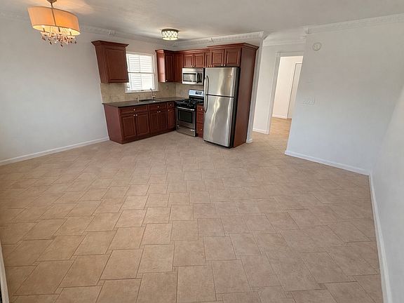 4th image of 239 Connecticut St Floor 2