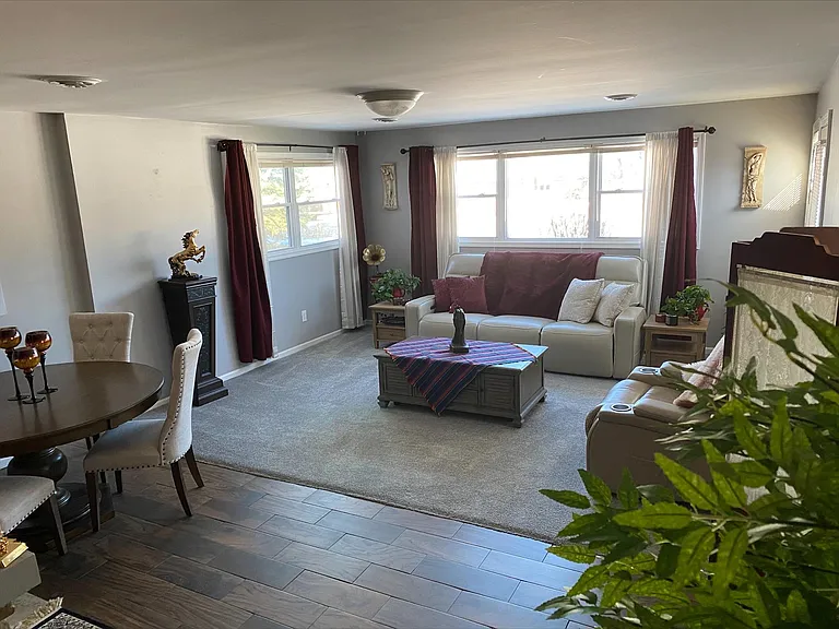 8825 Sheridan Dr — Photo 6