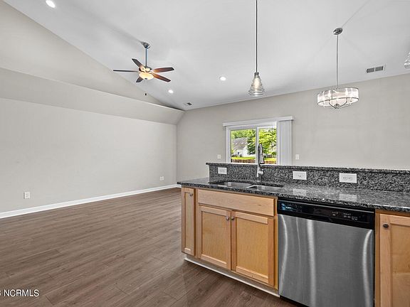 4th image of 184 Lincoln Place Circle