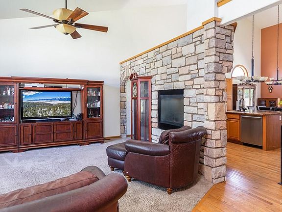 2nd image of 6 Tierra Casa Dr