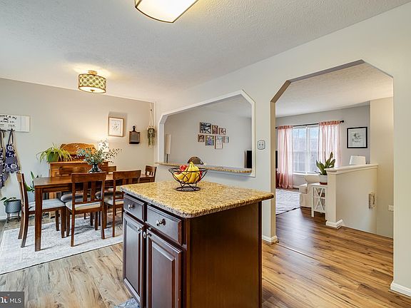 5th image of 38472 Arlington Dr