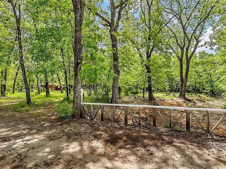 1229 Garza Ln — Photo 6