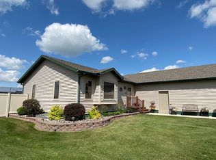884 1st St, Harvey, ND 58341