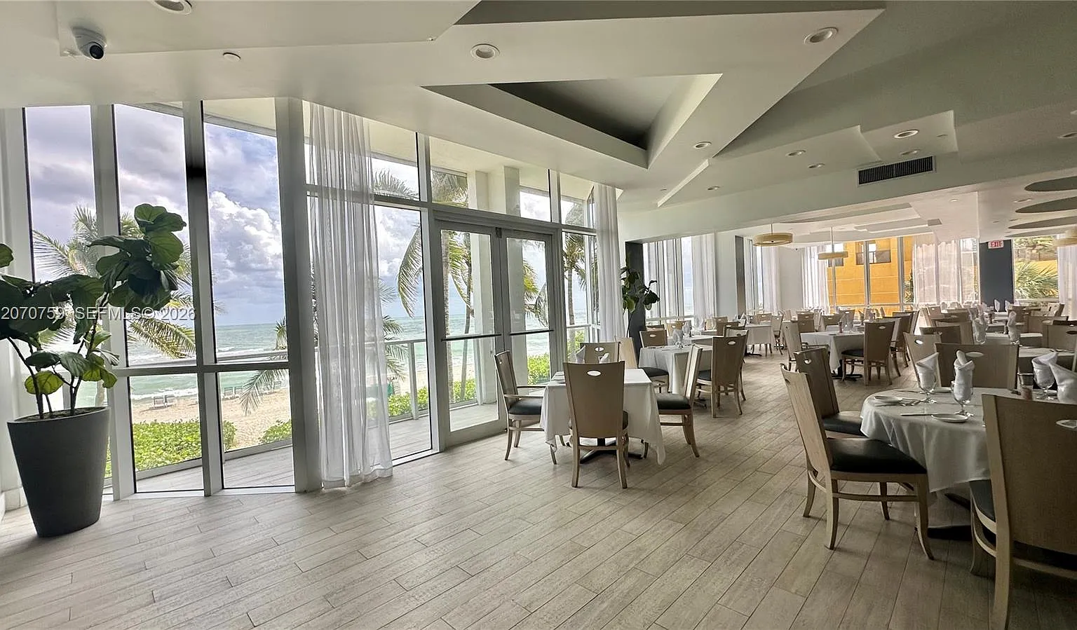 Oceania I Condo — Photo 3