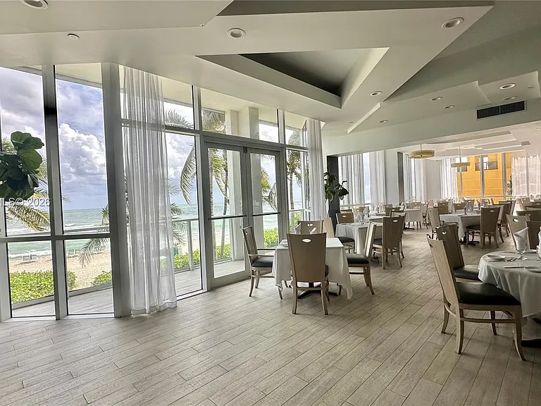 16425 E Collins Ave #1215 — Photo 3