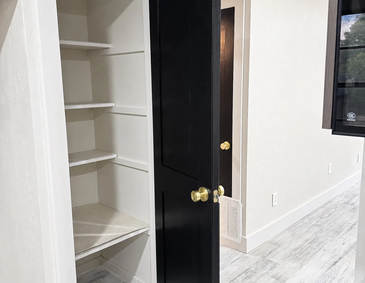 2 bed, 700 sqft, $1,250 — Photo 4