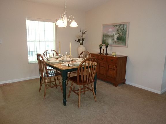 SPACIOUS DINING AREA
