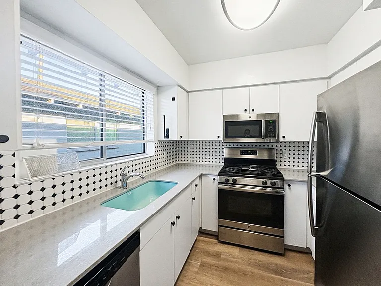 337 W Pasadena Ave #11 — Photo 2