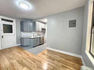 25-64 33rd St #1F, Astoria, NY 11102