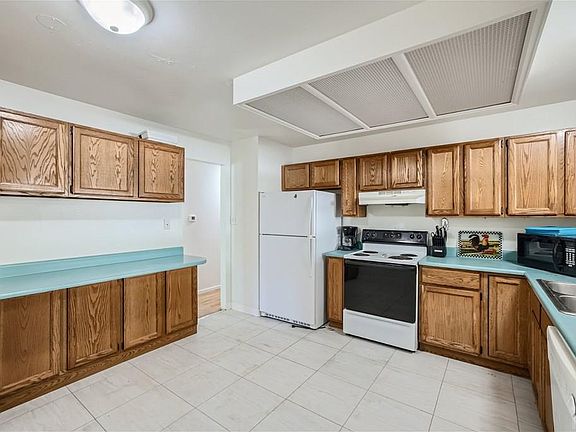 5th image of 13 Loch Lomond Ln