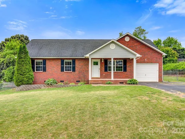 1971 Kings Grant Dr, Newton, NC 28658