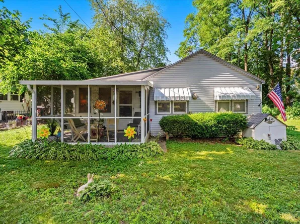 W1044 Anemone ROAD, Genoa City, WI 53128
